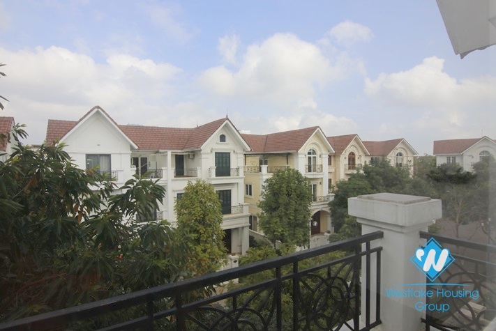 Hanoi furnished 4 bedrooms villa for let in Vinhomes Riverside with river view